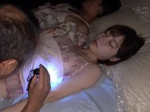 Ánh mắt khát tình của cô bạn thân dáng mướt