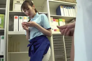 Cô giáo nứng lồn đóng gạch cùng thầy hiệu trưởng trong nhà nghỉ