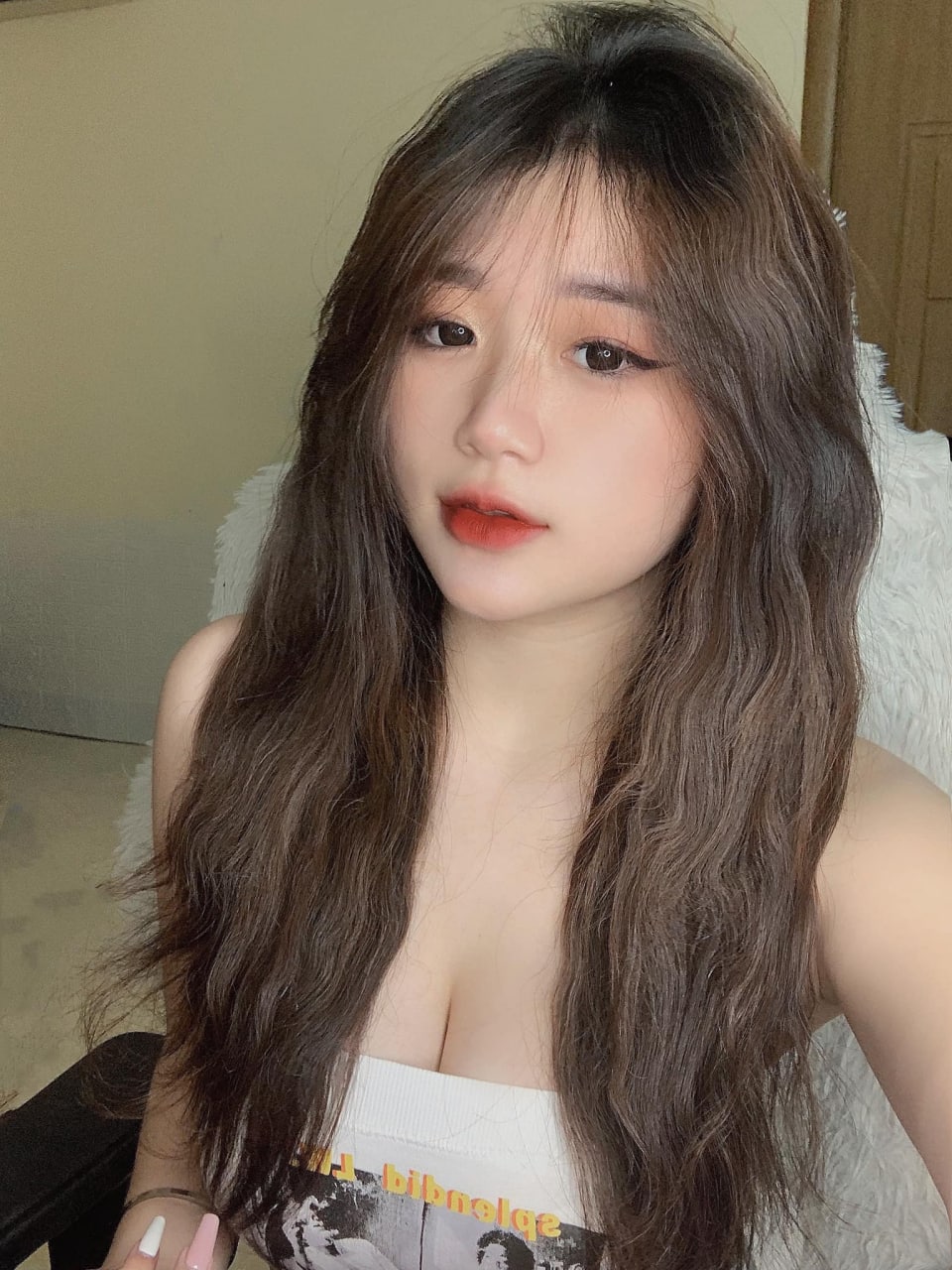 Một con rồng và hai con phượng hoàng, chị em thực sự bay cùng nhau, một con rồng hai đầu chèn một lỗ, hai người phụ nữ liếm trứng, cận cảnh đang dữ dội đụ vào âm hộ và chất nhờn màu trắng chảy ra, sau khi sử dụng đạo cụ, thủ dâm được đưa vào cả hai lỗ